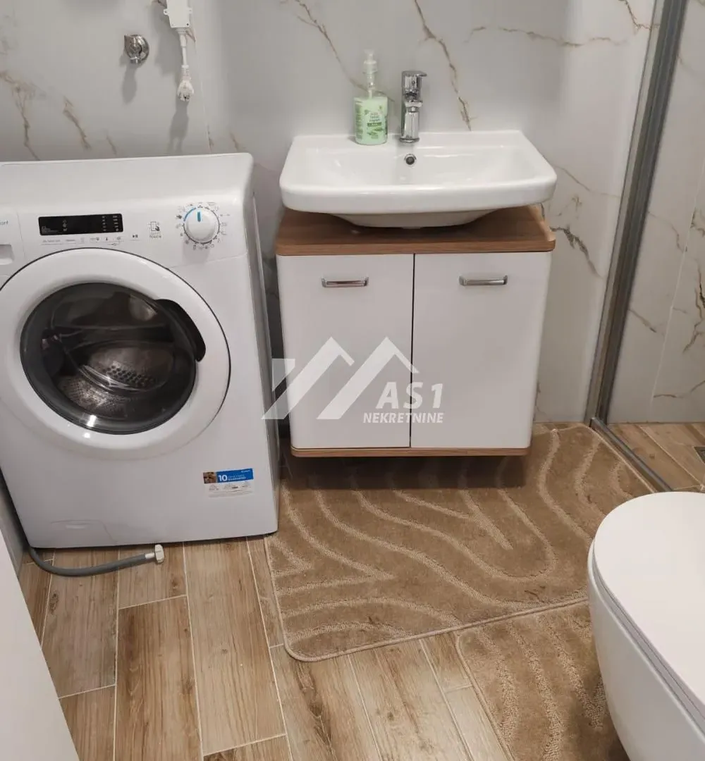 Izdavanje, jednosoban stan, 38m², Rotkvarija, Novi Sad Sve Podlokacije