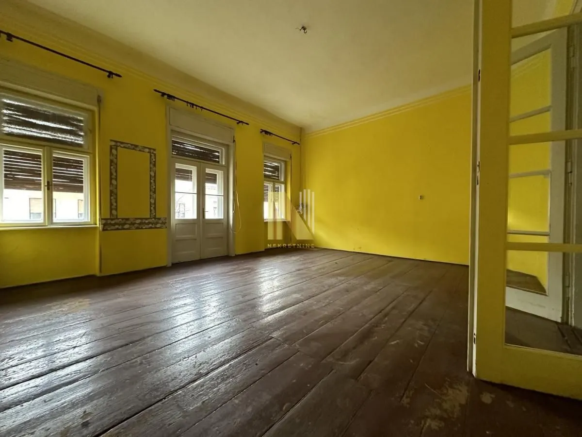 Prodaja, četvorosoban stan, 172m², Centar, Sombor