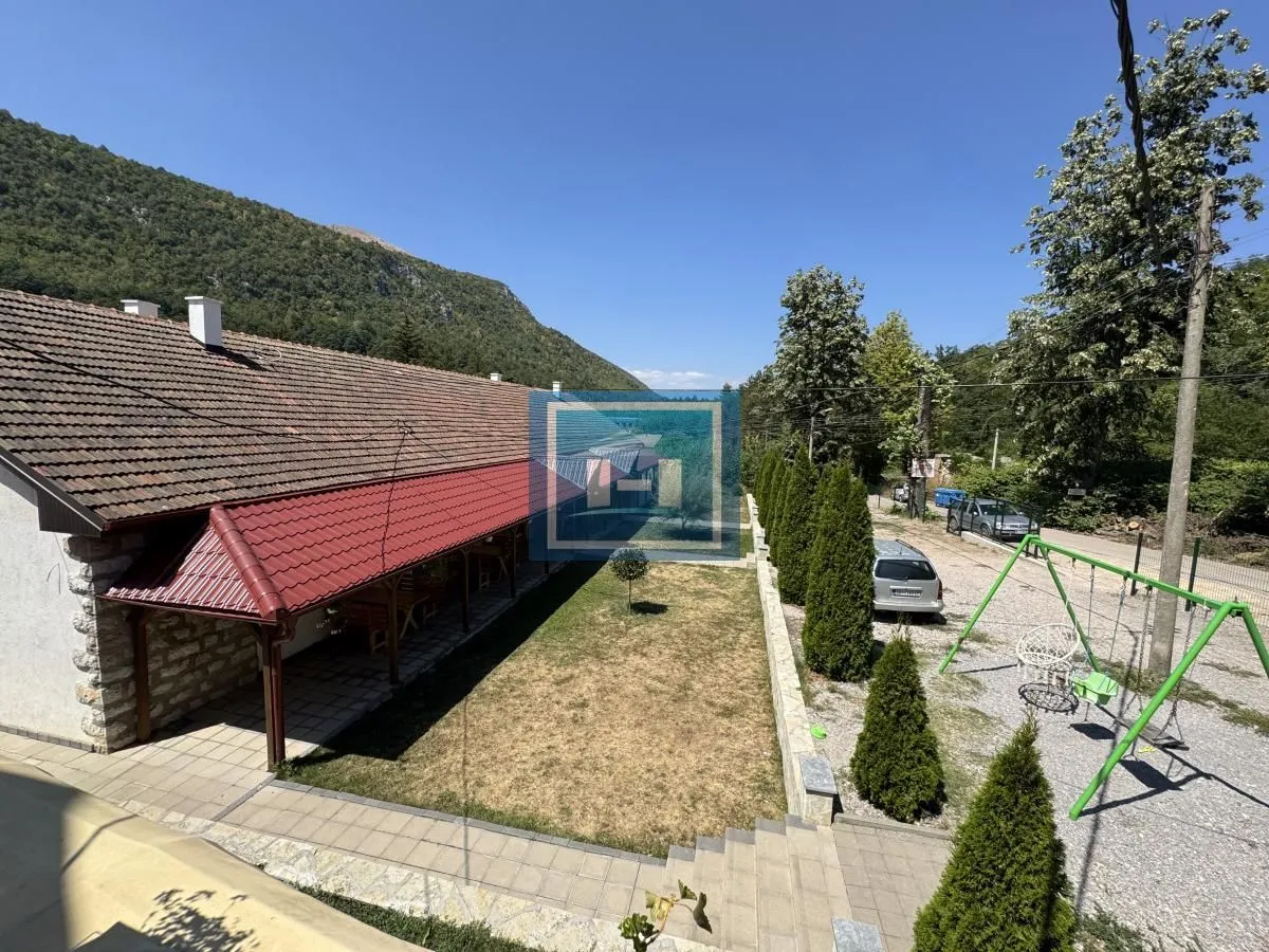 View of the yard and surrounding nature from the house terrace.