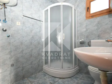 Prodaja, kuća, 200m², Tološi, Podgorica - image 10