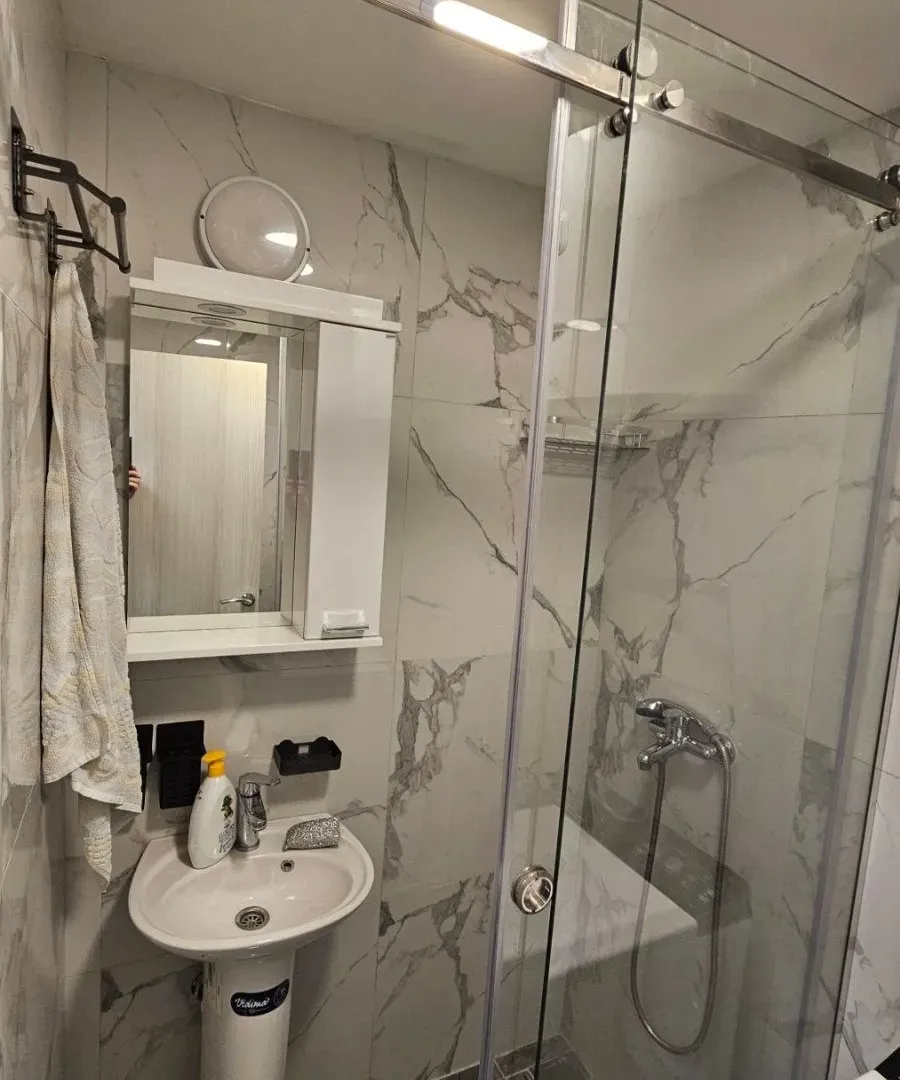 Izdavanje, jednosoban stan, 40m², Pejton, Podgorica