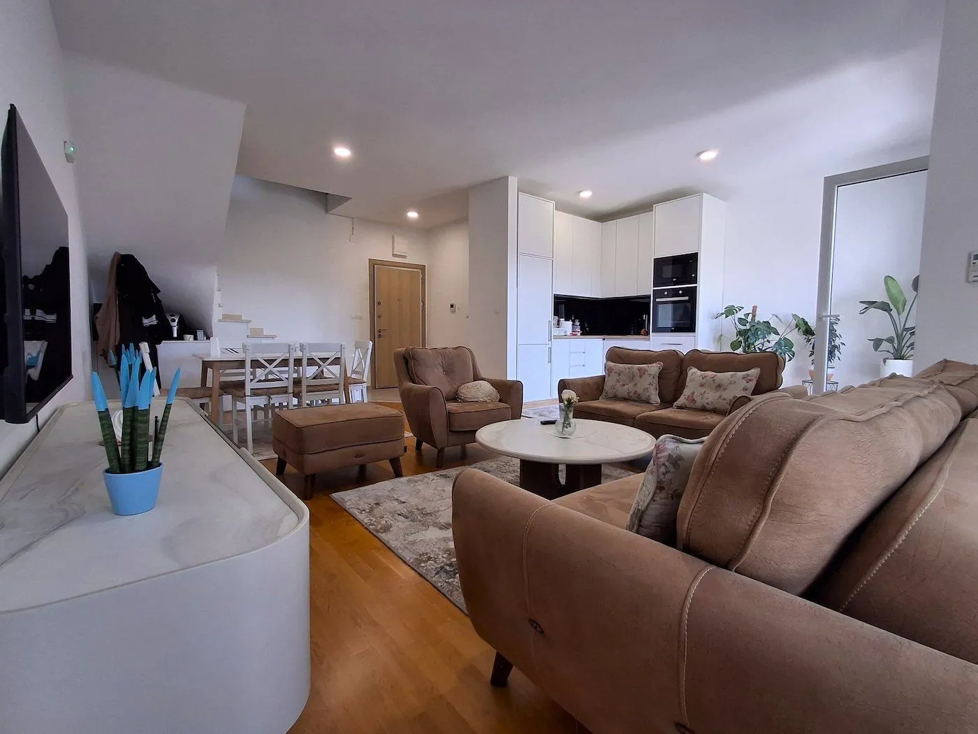 Rent, apartment, 160m², Stari Aerodrom, Podgorica