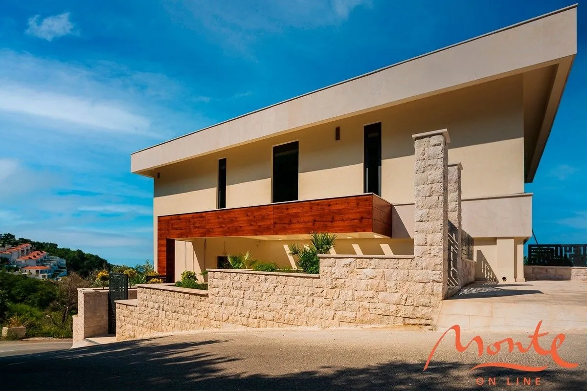 Sale, house, 632m², Reževići, Budva