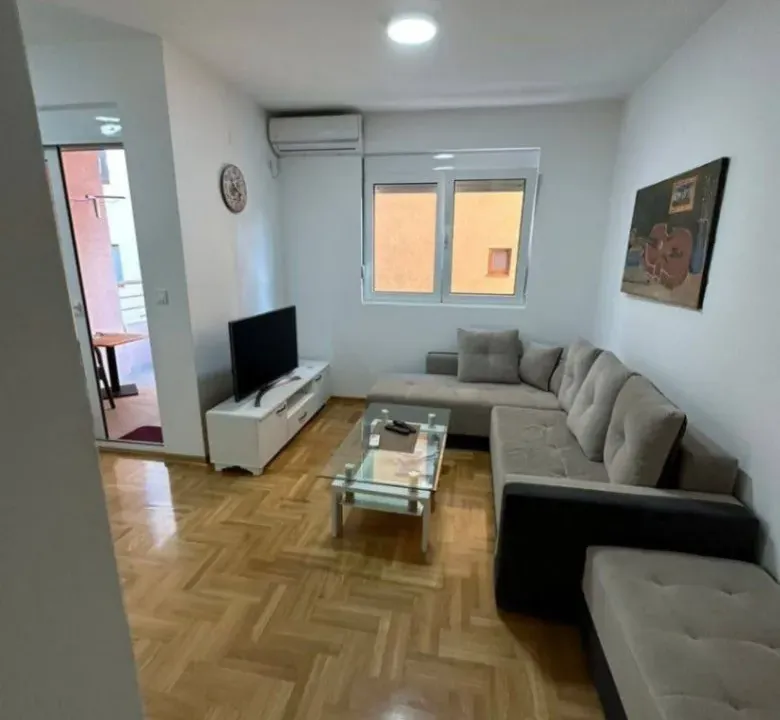 Izdavanje, jednosoban stan, 52m², Budva, Crna Gora