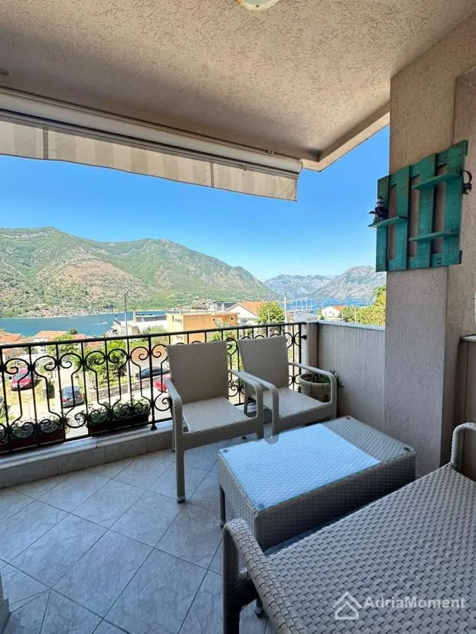 Sale, one bedroom apartment, 54m², Dobrota, Kotor