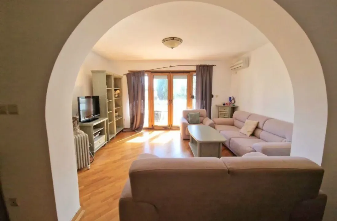 Izdavanje, dvosoban stan, 70m², Centar, Herceg Novi