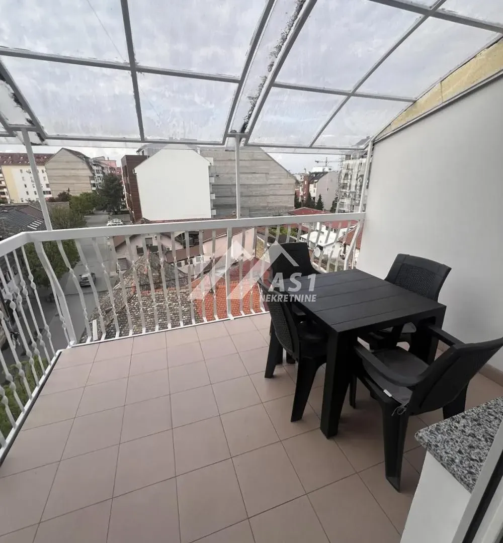 Izdavanje, dvosoban stan, 47m², Centar, Novi Sad