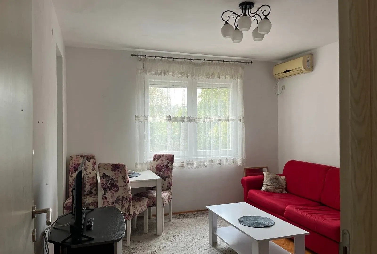 Izdavanje, jednosoban stan, 43m², Centar, Podgorica