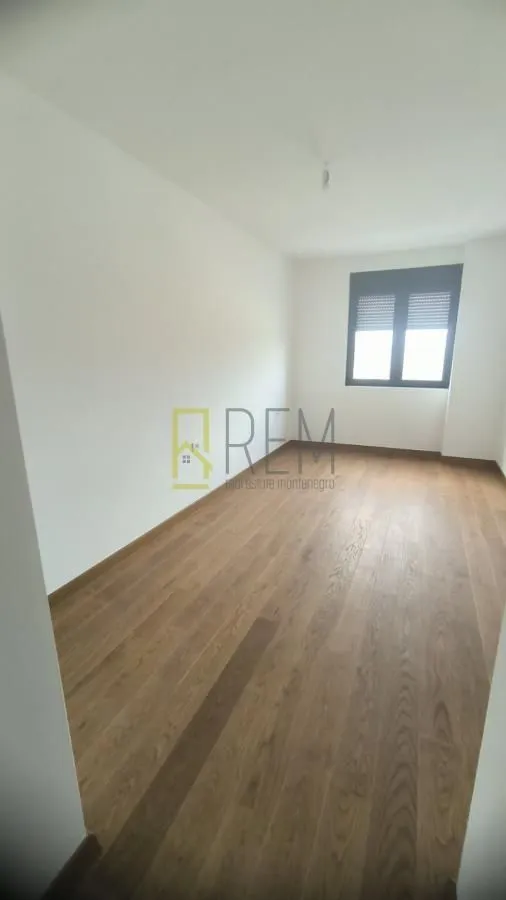 Prodaja, trosoban stan, 127m², Tološka šuma, Podgorica
