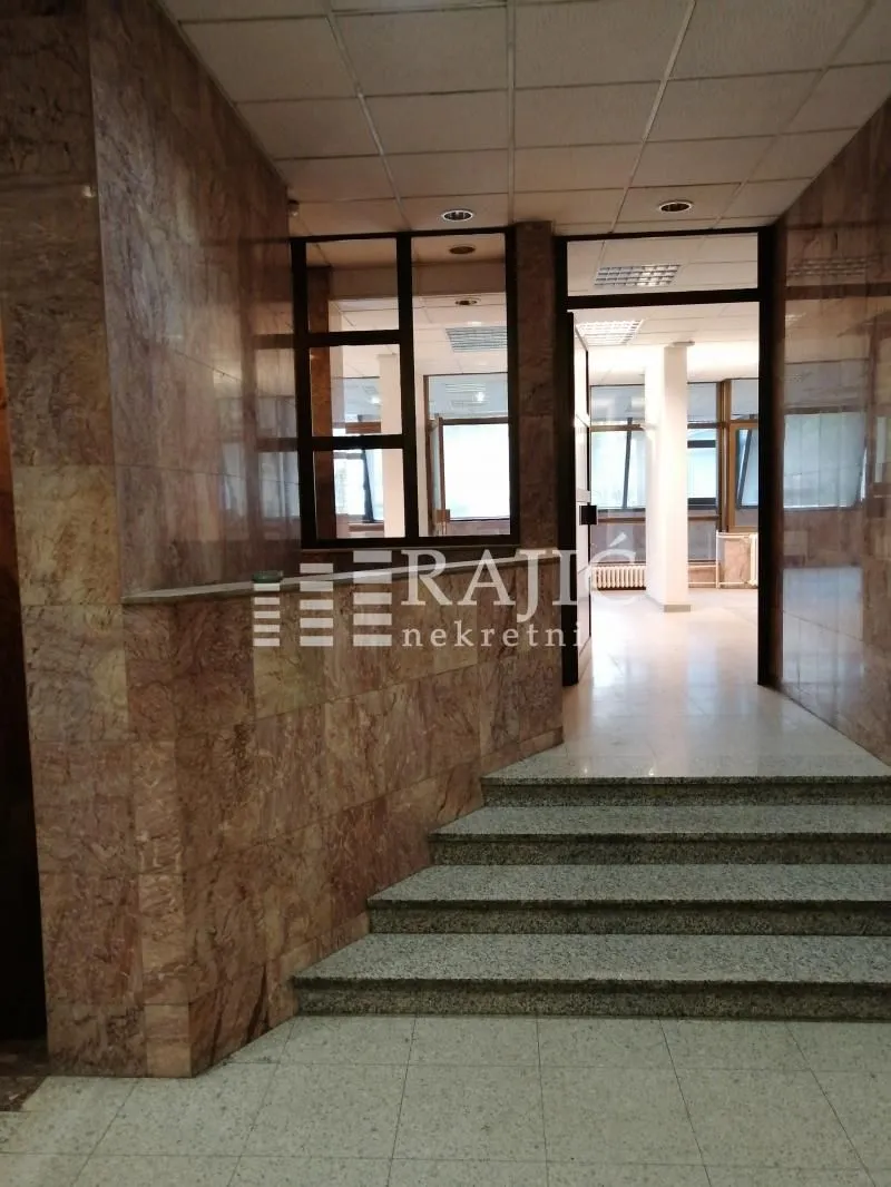 Rent, office space, 350m², Savski Trg, Beograd