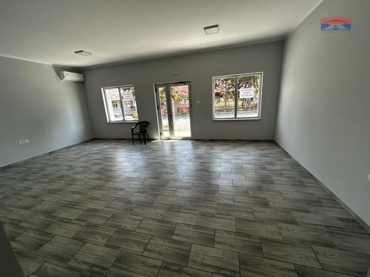 Rent, office space, 56m², Čortanovci, Inđija