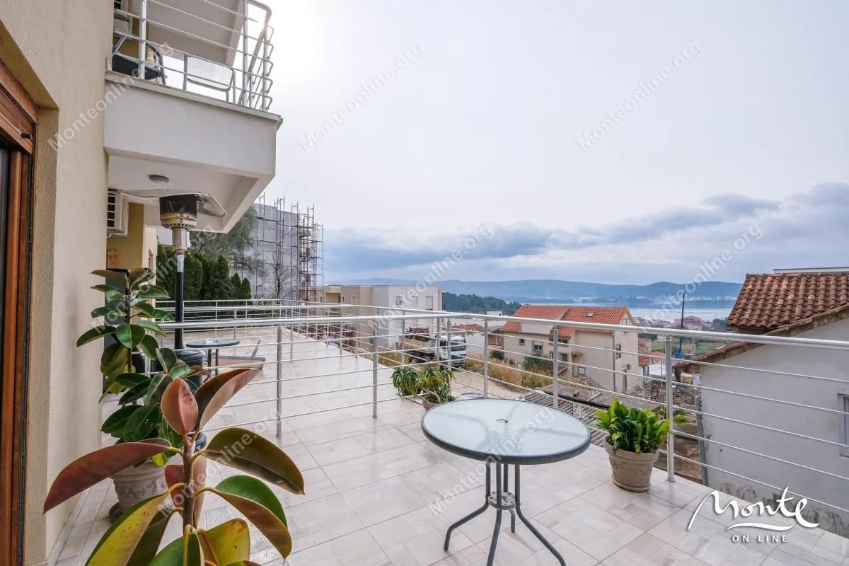 Prodaja, dvosoban stan, 77m², Tivat, Crna Gora