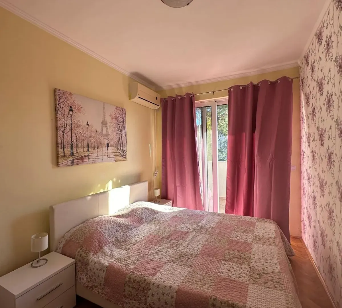 Izdavanje, dvosoban stan, 75m², Centar, Tivat