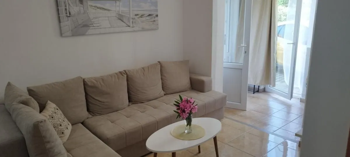 Izdavanje, jednosoban stan, 36m², Budva, Crna Gora