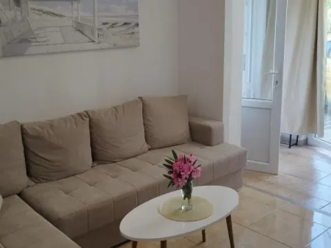 Izdavanje, jednosoban stan, 36m², Budva, Crna Gora