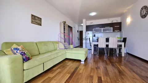 Dnevna soba sa ugaonom garniturom i trpezarijom u nastavku. - image 4
