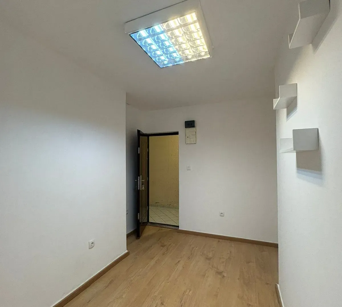 Izdavanje, poslovni prostor, 10m², Centar, Podgorica