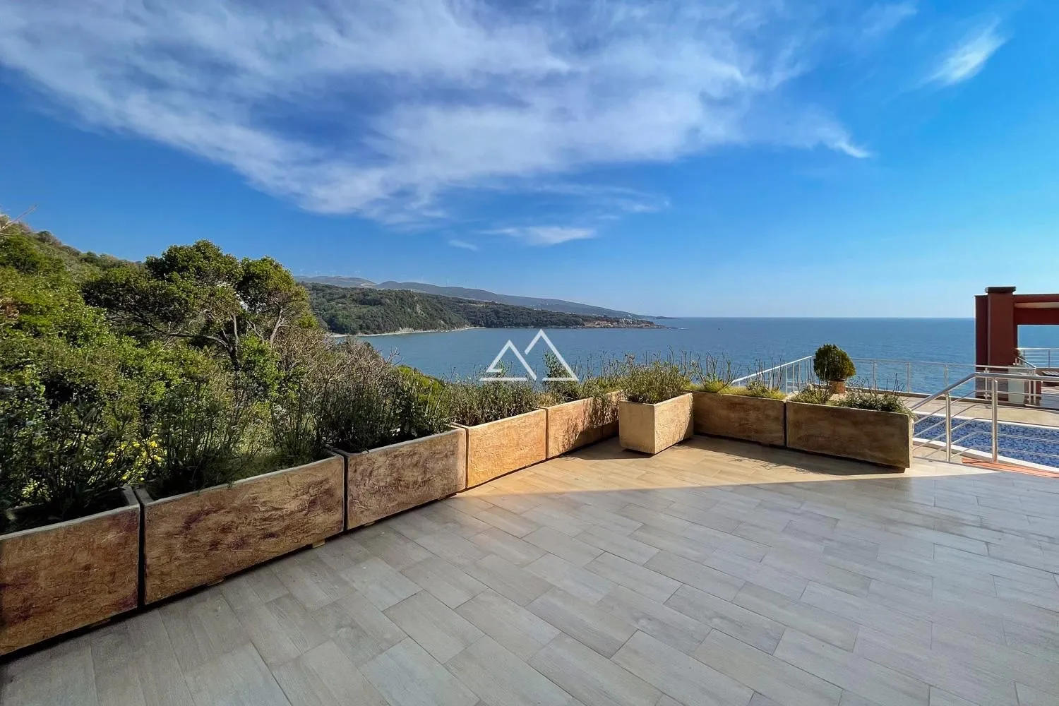 Prodaja, dvosoban stan, 242m², Dobra Voda, Budva