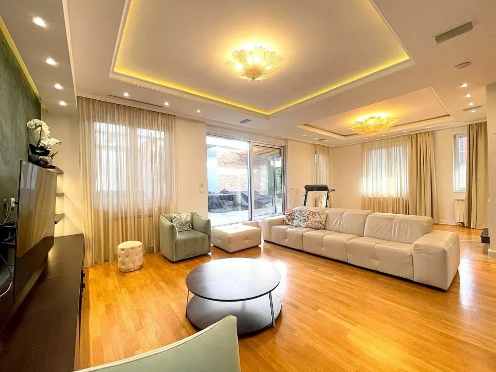 Izdavanje, stan, 270m², Vukov Spomenik, Zvezdara Sve Podlokacije