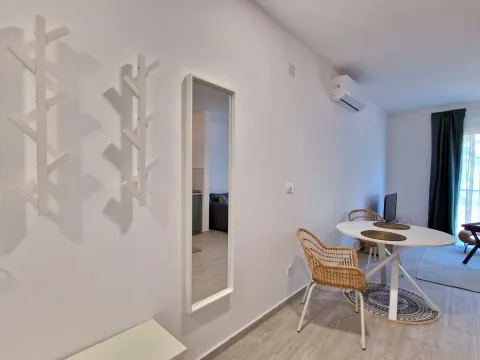 Izdavanje, garsonjera, 30m², Bečići, Budva - image 9