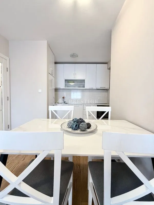 Izdavanje, jednosoban stan, 50m², Central Point, Podgorica