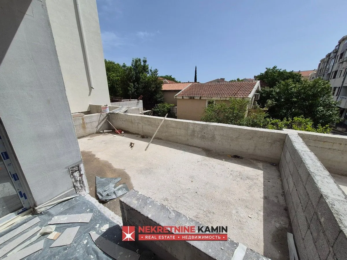 Prodaja, jednosoban stan, 42m², Podkošljun, Budva
