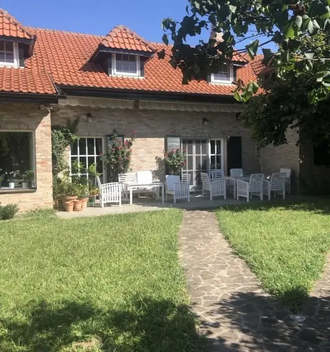 Izdavanje, kuća, 280m², Zvezdarska Šuma, Zvezdara Sve Podlokacije