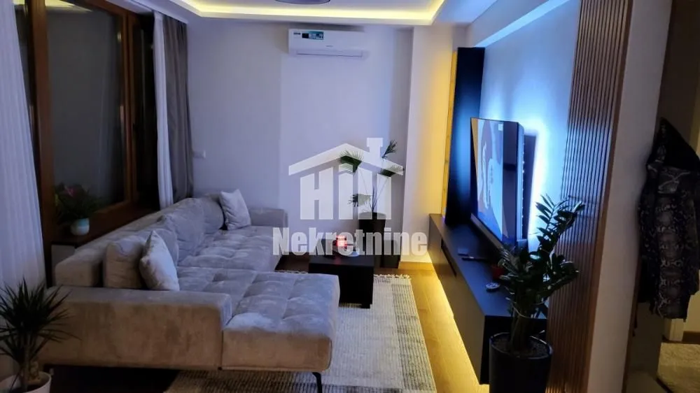 Izdavanje, trosoban stan, 73m², Banovo Brdo, Beograd