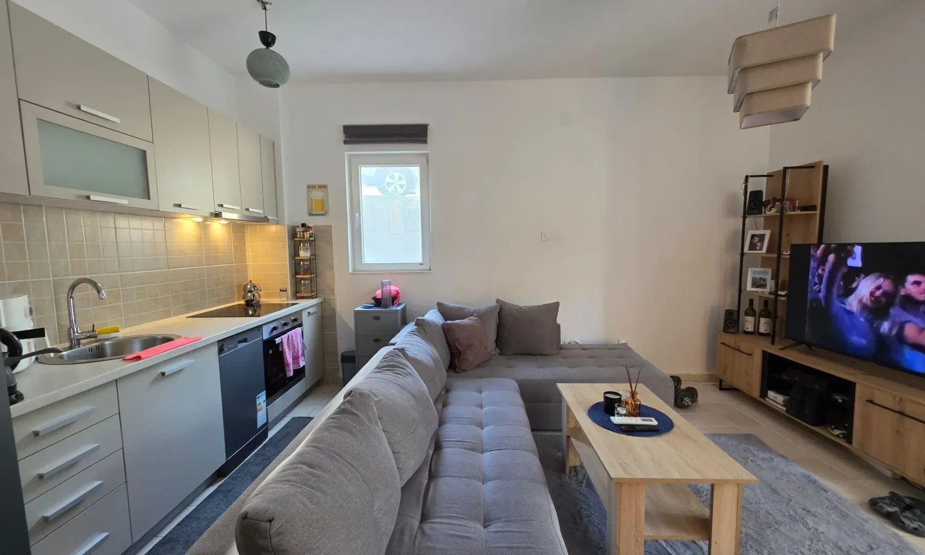 Rent, one bedroom apartment, 47m², Bečići, Budva