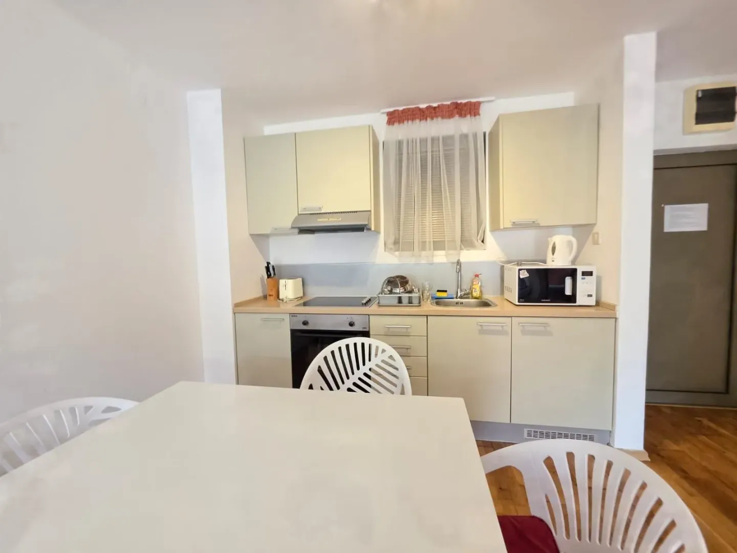 Izdavanje, jednosoban stan, 47m², Pržno, Budva