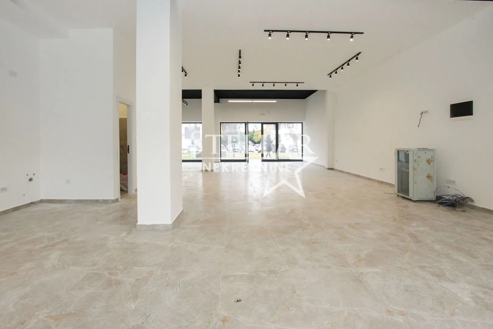 Rent, office space, 117m², Pobrežje, Podgorica