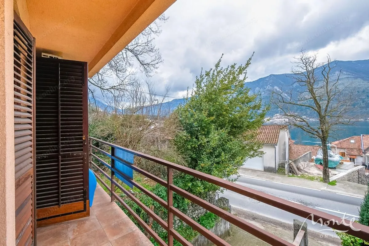 Prodaja, kuća, 250m², Dobrota, Kotor