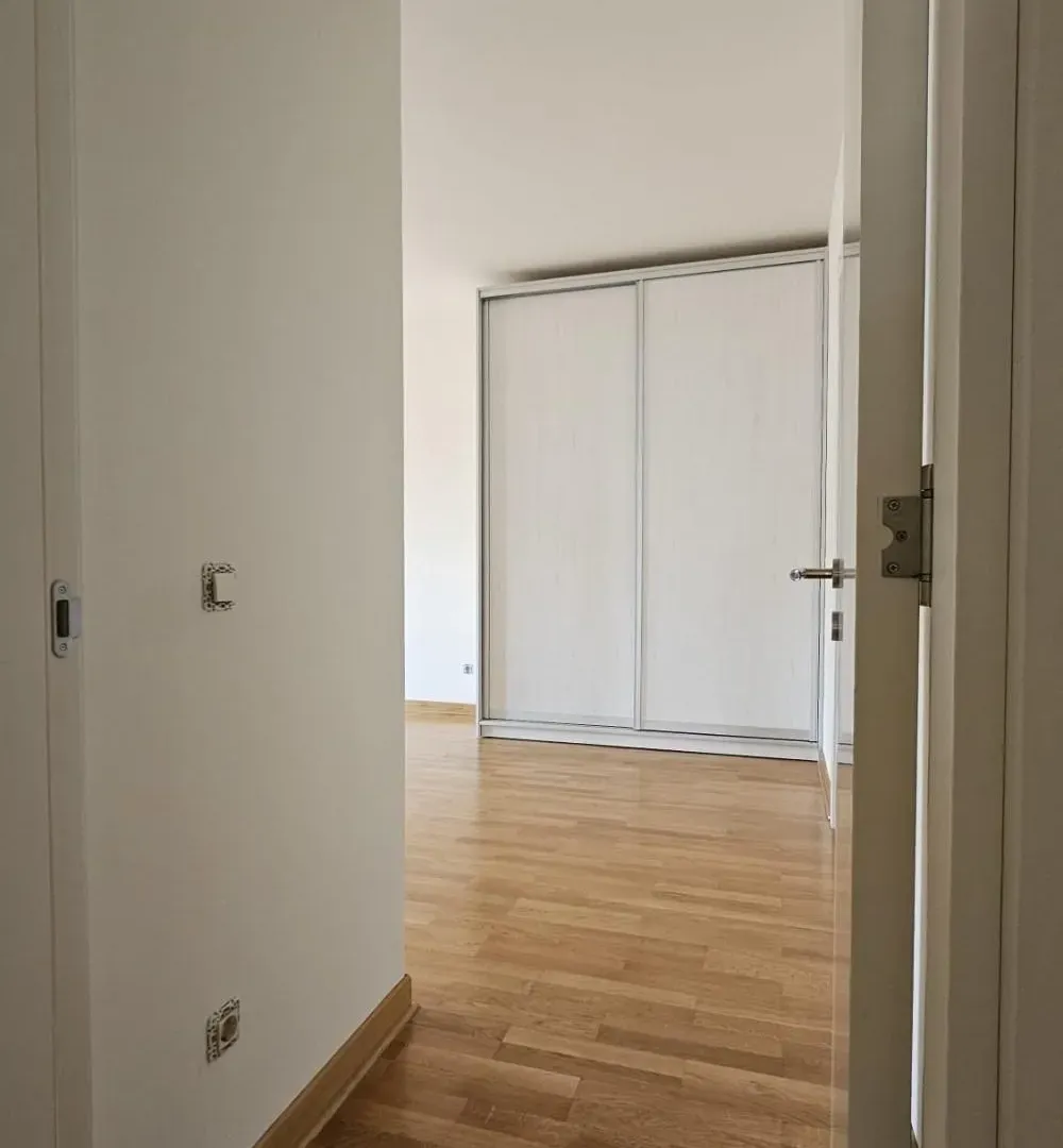 Izdavanje, četvorosoban stan, 157m², Savski Venac, Beograd