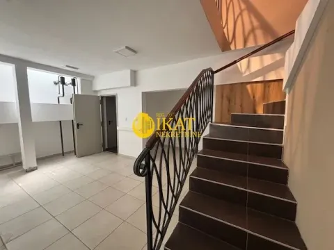 Prodaja, poslovni prostor, 42m², Kalenić Pijaca, Vračar Sve Podlokacije - image 4