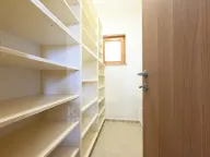 Prodaja, kuća, 200m², Rogami, Podgorica - image 12