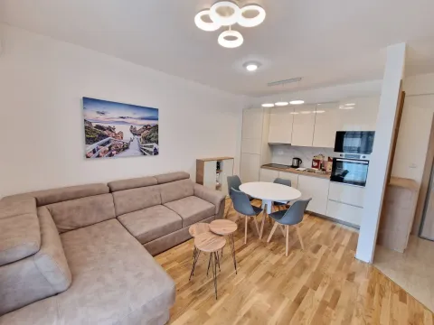 Rent, one bedroom apartment, 44m², Bečići, Budva - image 16