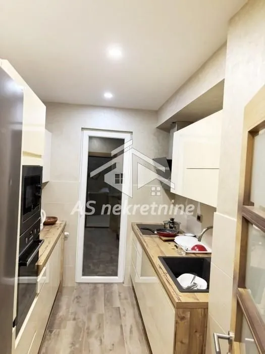 Izdavanje, stan, 160m², Filmski Grad, Beograd