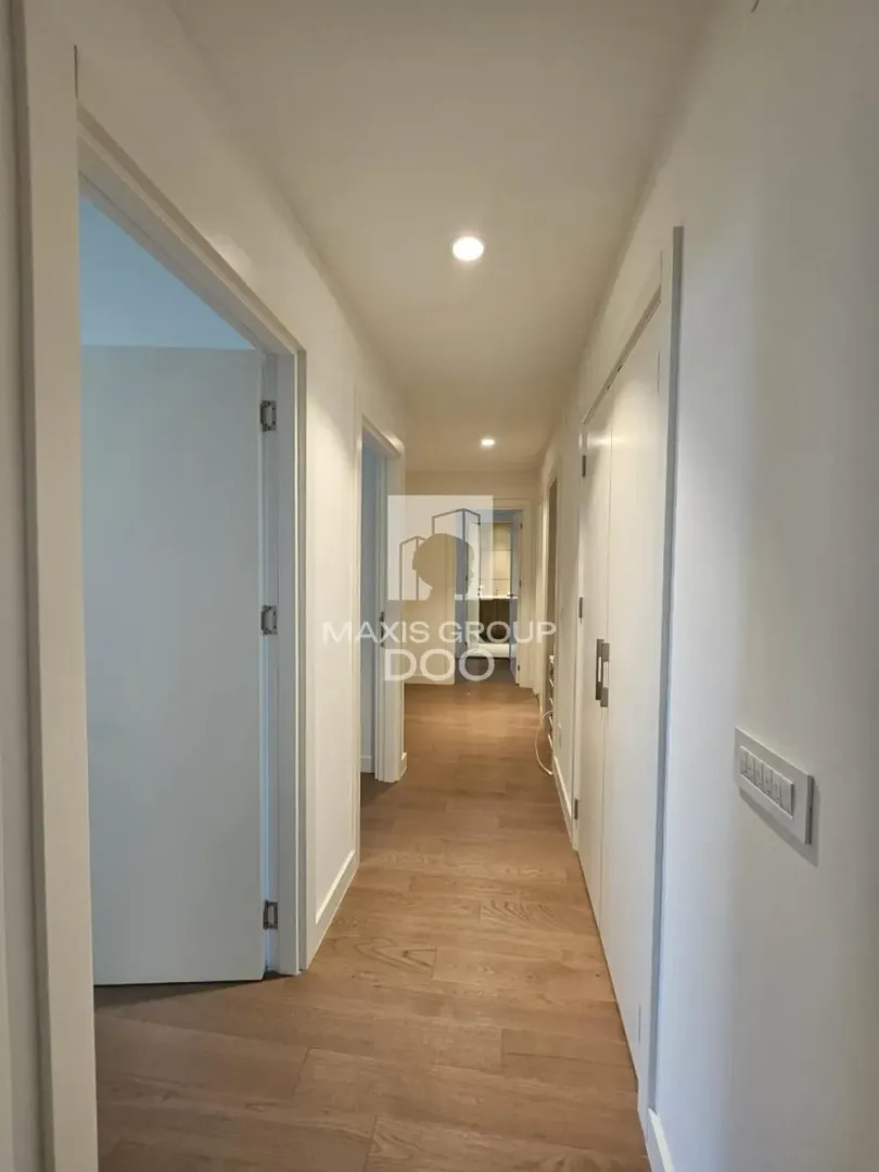 Izdavanje, četvorosoban stan, 116m², Savski Venac, Beograd