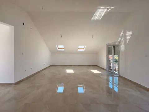 Prodaja, jednosoban stan, 77m², Zabjelo, Podgorica - image 2