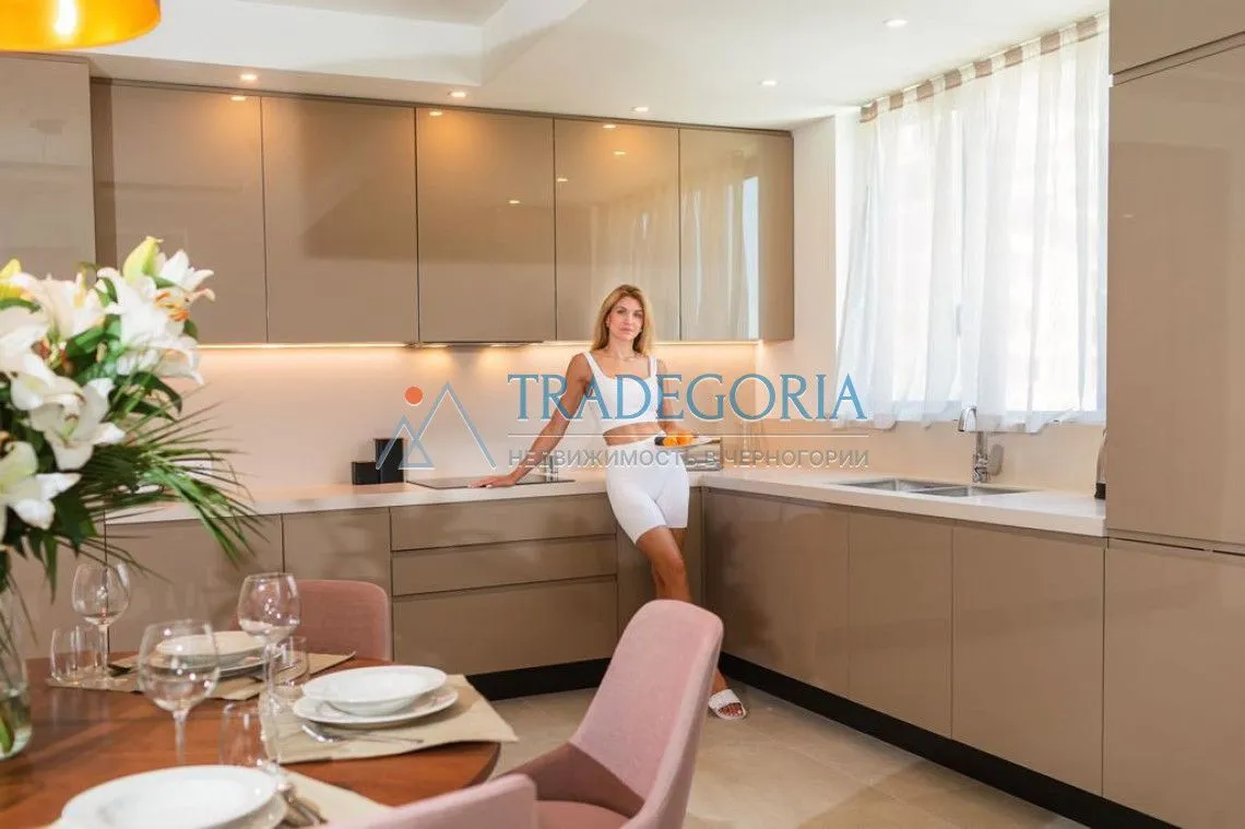 Prodaja, dvosoban stan, 110m², Rafailovići, Budva