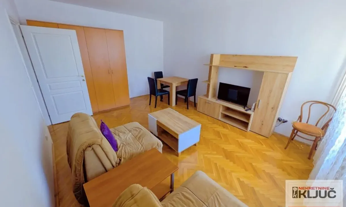 Izdavanje, jednosoban stan, 32m², Bulevar Oslobodjenja, Novi Sad Sve Podlokacije