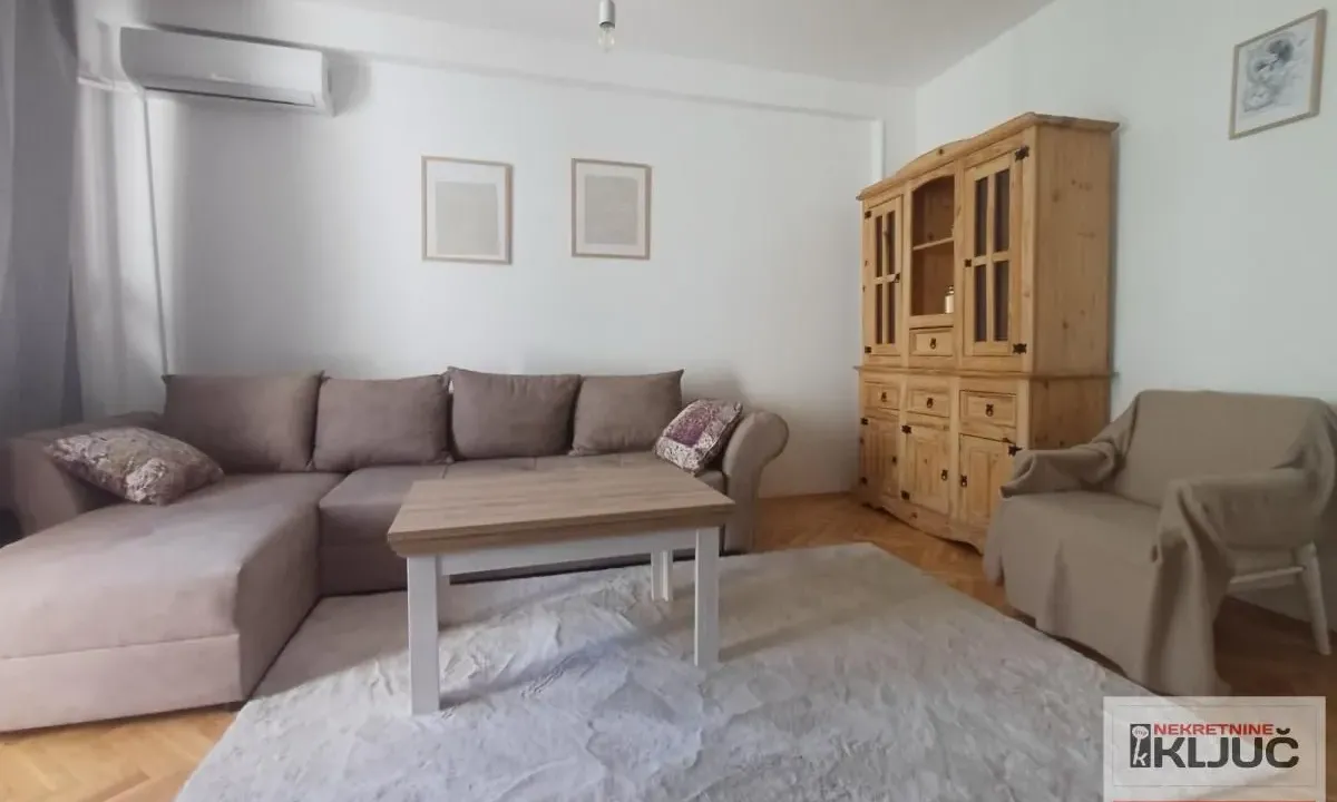 Izdavanje, dvosoban stan, 41m², Bulevar Oslobodjenja, Novi Sad Sve Podlokacije