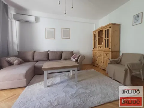 Izdavanje, dvosoban stan, 41m², Bulevar Oslobodjenja, Novi Sad Sve Podlokacije