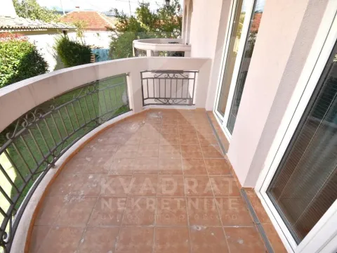 Rent, four bedroom apartment, 160m², Tološi, Podgorica - image 24