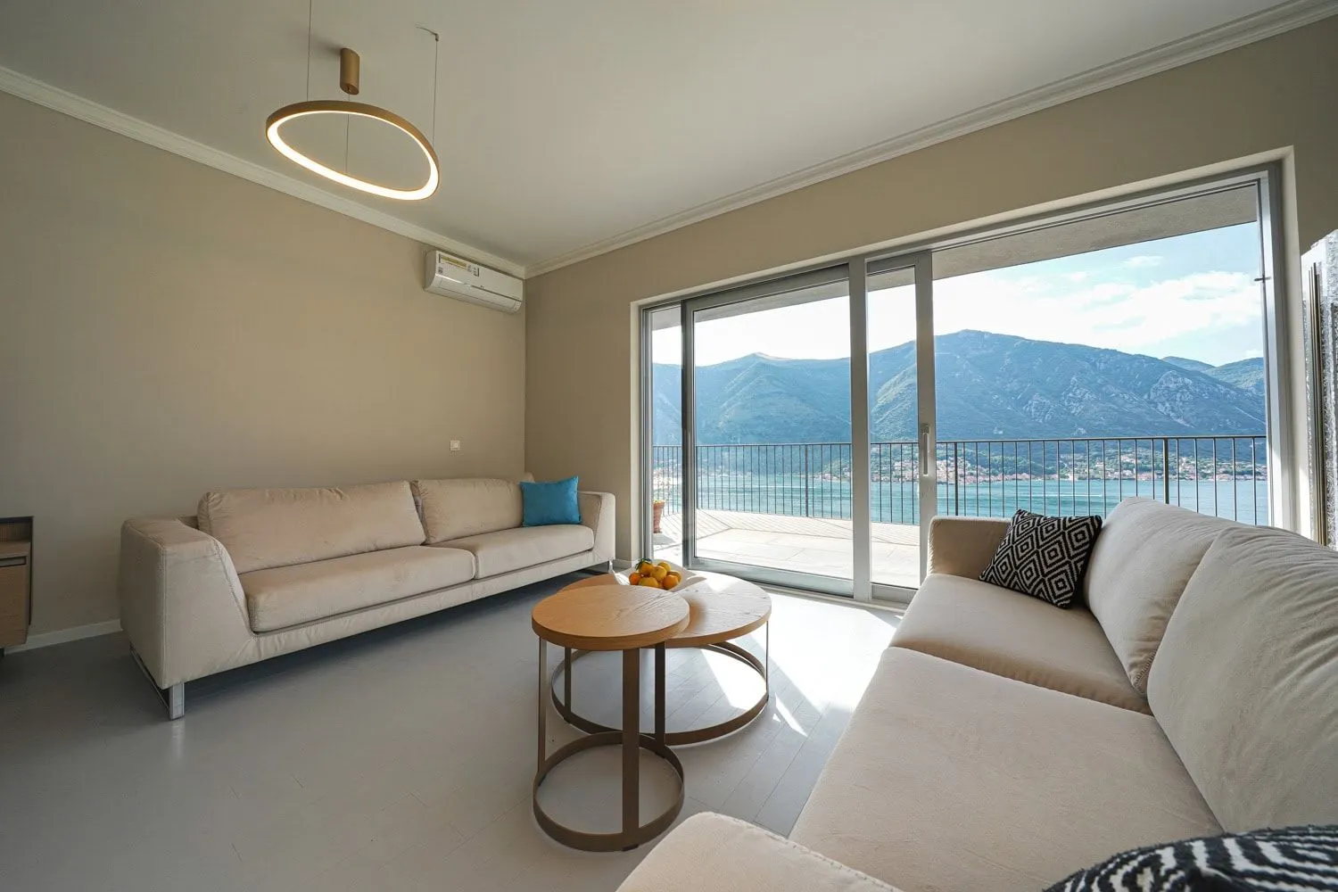 Prodaja, četvorosoban stan, 158m², Dobrota, Kotor