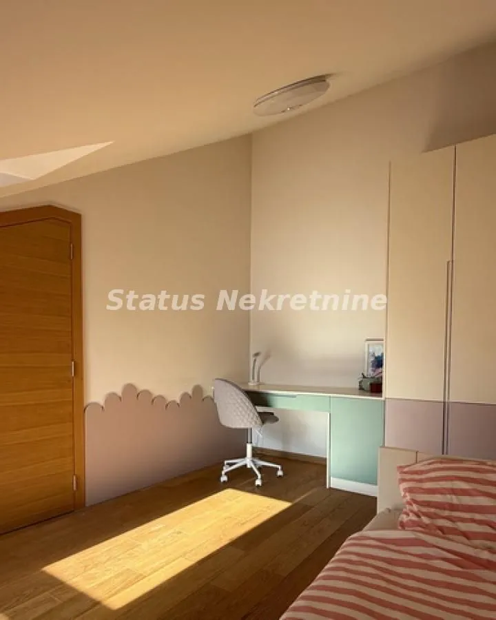 Izdavanje, stan, 112m², Centar, Novi Sad