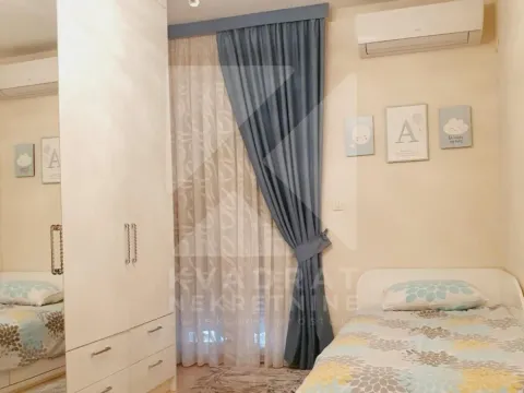 Izdavanje, trosoban stan, 100m², City Kvart, Podgorica - image 8