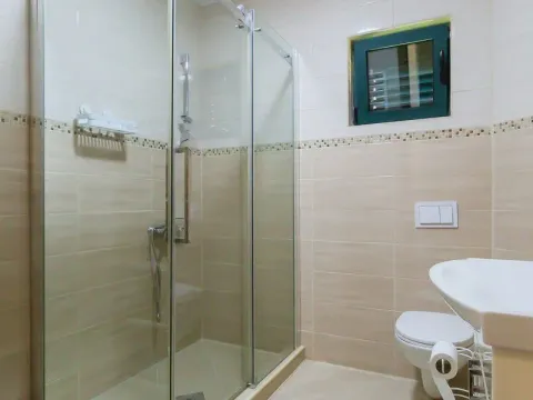 Izdavanje, kuća, 130m², Donji Kokoti, Podgorica - image 9