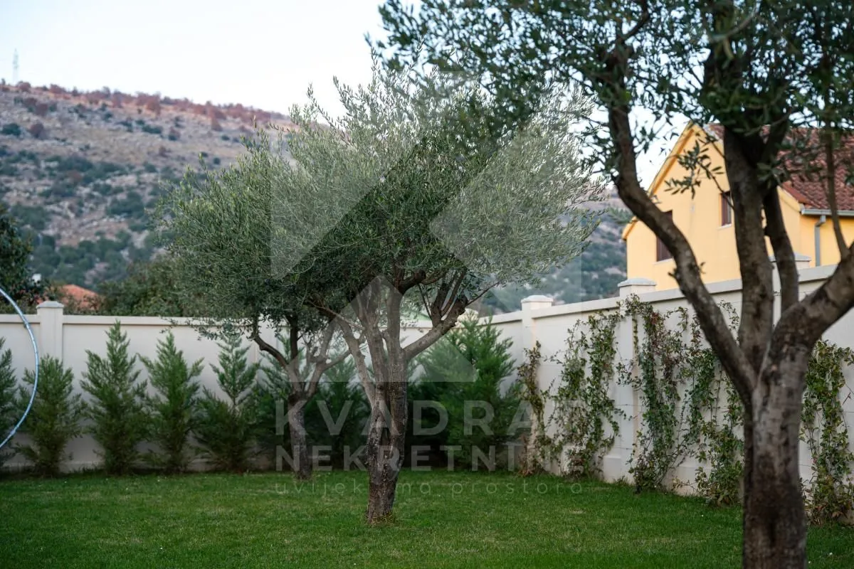 Prodaja, kuća, 166m², Tološi, Podgorica