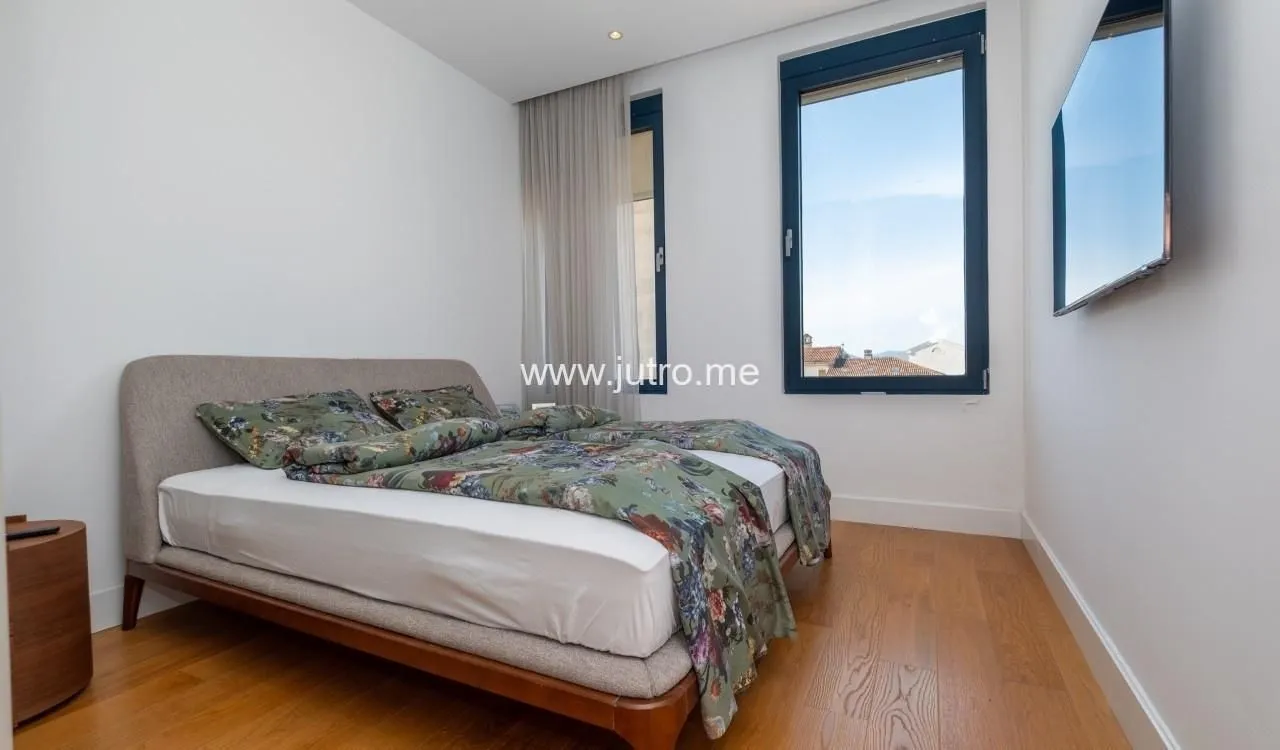 Prodaja, dvosoban stan, 103m², Centar, Tivat